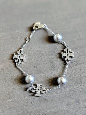 TORY BURCH Kira Pave Logo Delicate Pearl Silver Bracelet